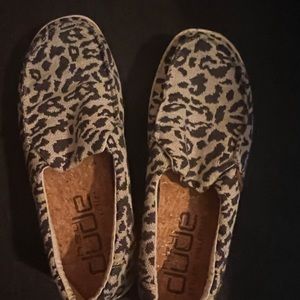 Hey Dude loafers size 9